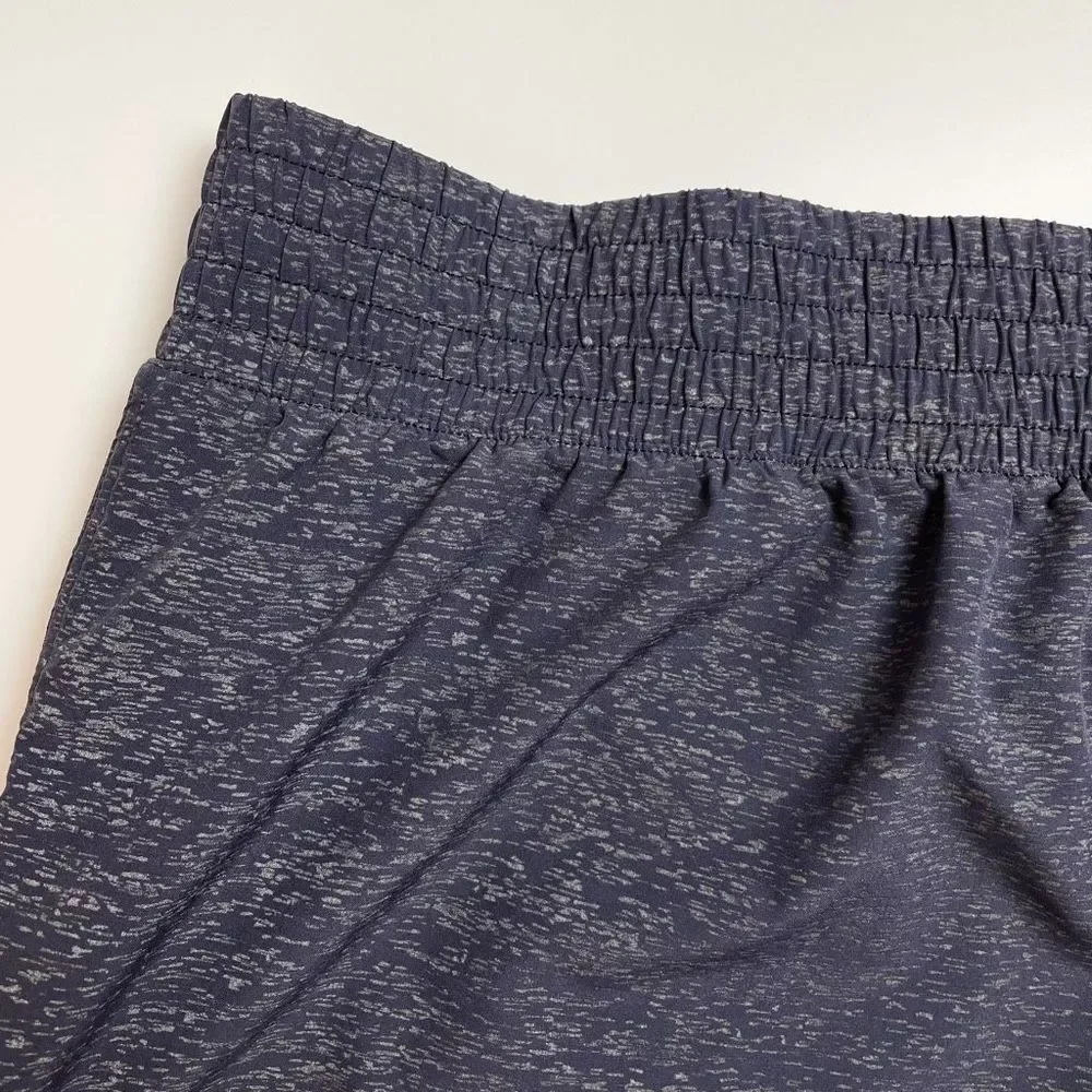 Lorna Jane Zip It Perforated Run Short Lined Grey Foil XXL - Picture 3 of 9